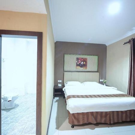 New Hollywood Hotel Pekanbaru Zewnętrze zdjęcie