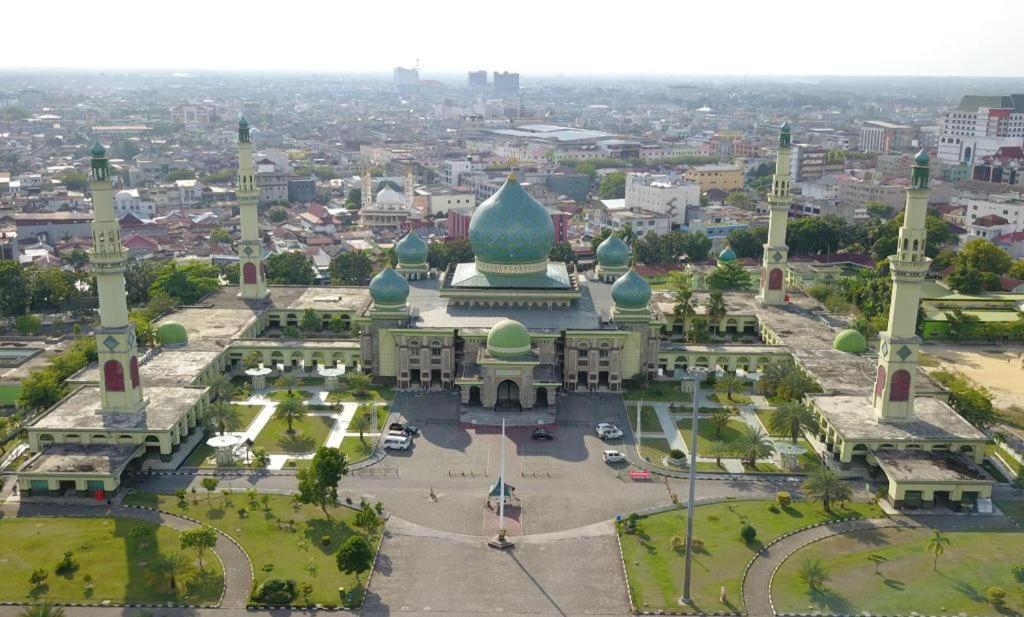 New Hollywood Hotel Pekanbaru Zewnętrze zdjęcie