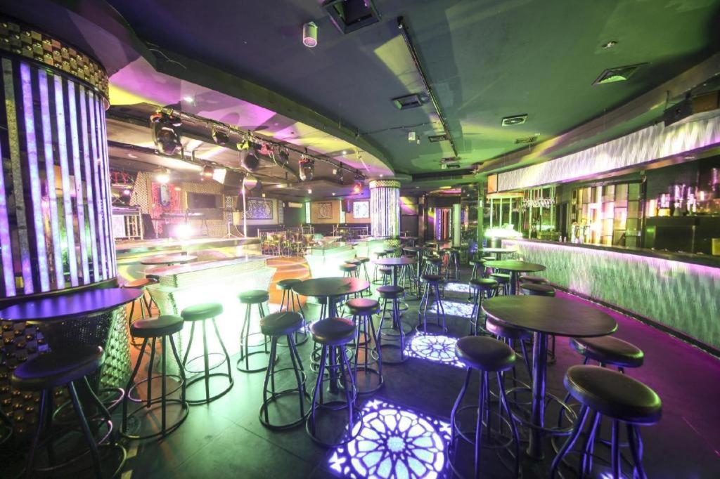 New Hollywood Hotel Pekanbaru Zewnętrze zdjęcie