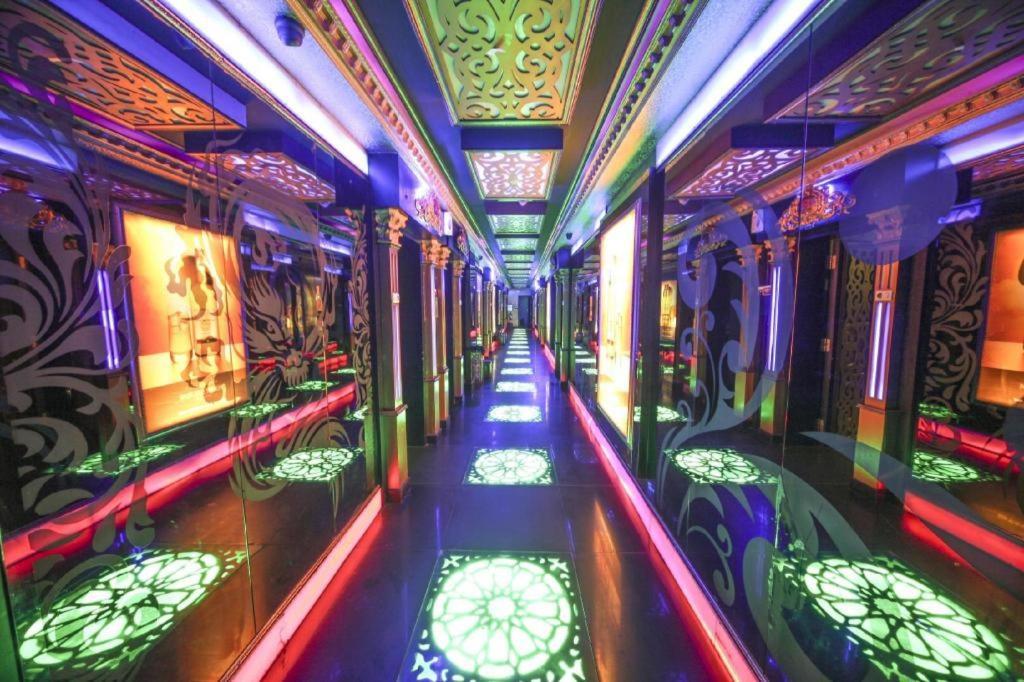 New Hollywood Hotel Pekanbaru Zewnętrze zdjęcie