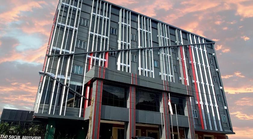 New Hollywood Hotel Pekanbaru Zewnętrze zdjęcie