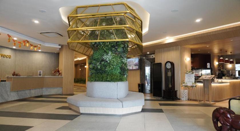 New Hollywood Hotel Pekanbaru Zewnętrze zdjęcie