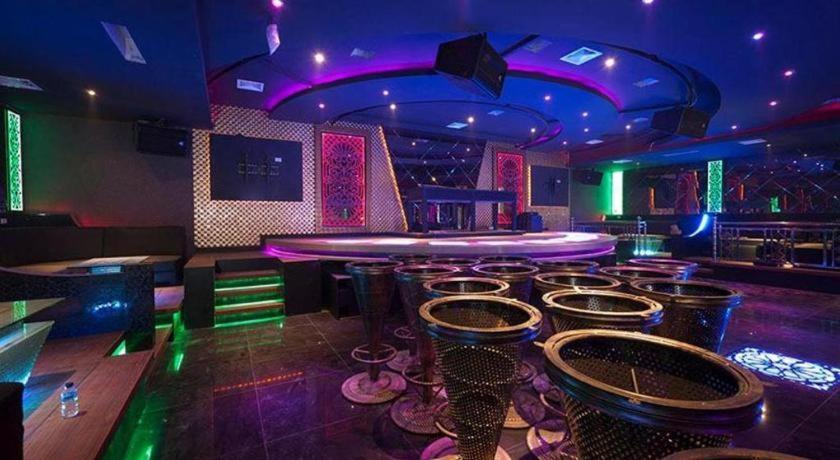 New Hollywood Hotel Pekanbaru Zewnętrze zdjęcie