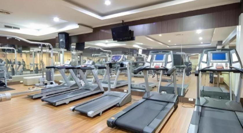 New Hollywood Hotel Pekanbaru Zewnętrze zdjęcie