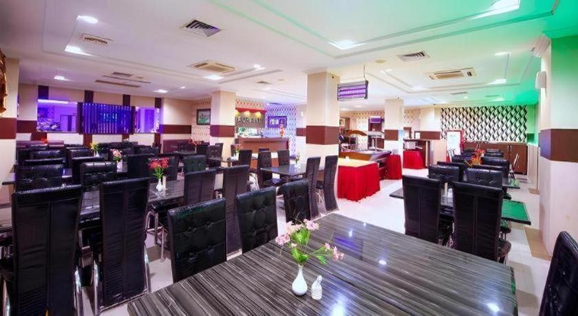 New Hollywood Hotel Pekanbaru Zewnętrze zdjęcie