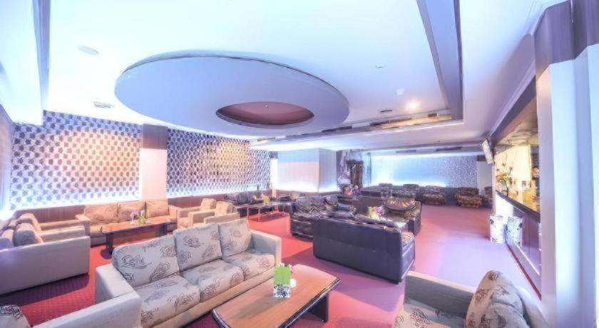 New Hollywood Hotel Pekanbaru Zewnętrze zdjęcie