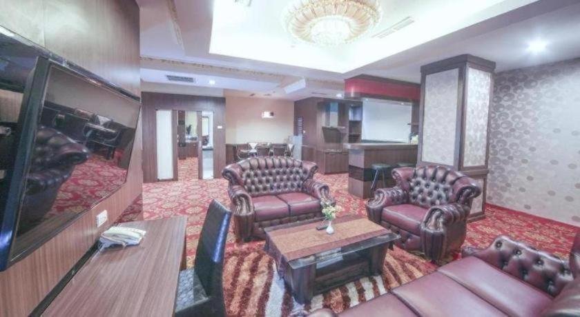 New Hollywood Hotel Pekanbaru Zewnętrze zdjęcie