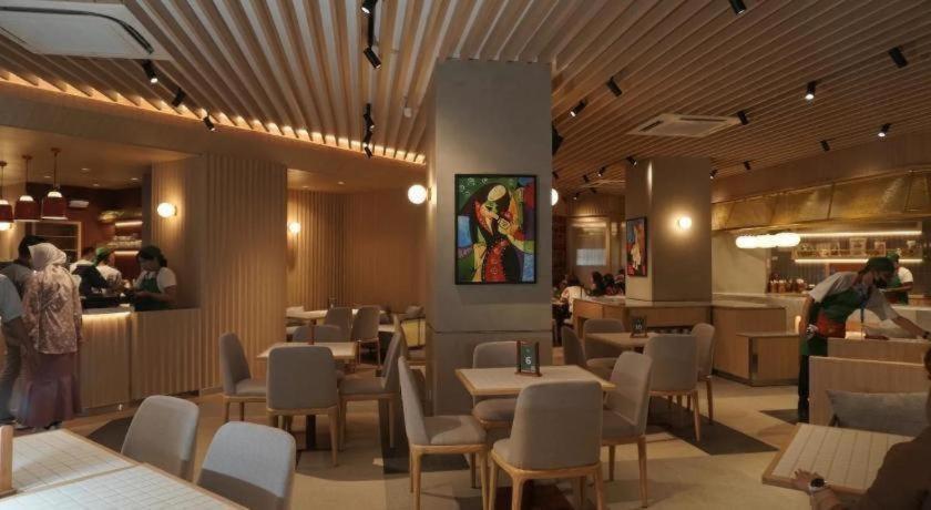 New Hollywood Hotel Pekanbaru Zewnętrze zdjęcie