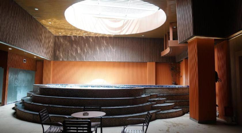 New Hollywood Hotel Pekanbaru Zewnętrze zdjęcie