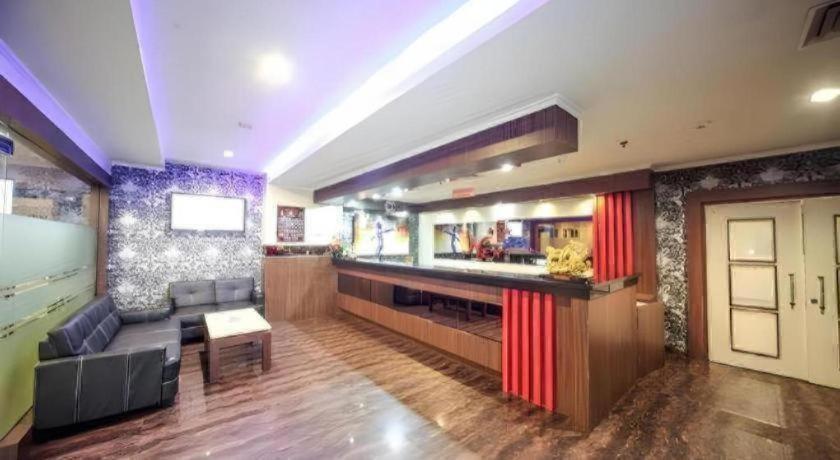 New Hollywood Hotel Pekanbaru Zewnętrze zdjęcie