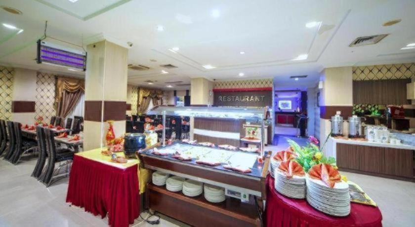 New Hollywood Hotel Pekanbaru Zewnętrze zdjęcie