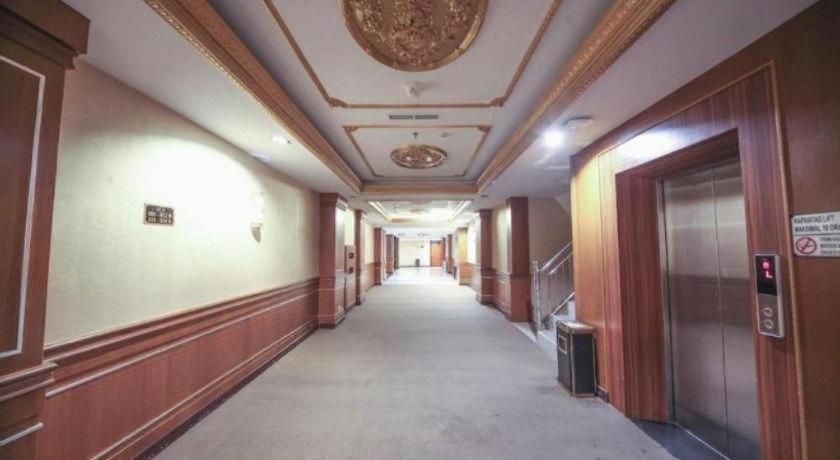 New Hollywood Hotel Pekanbaru Zewnętrze zdjęcie