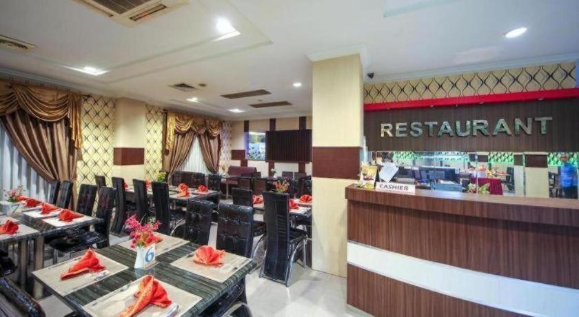 New Hollywood Hotel Pekanbaru Zewnętrze zdjęcie